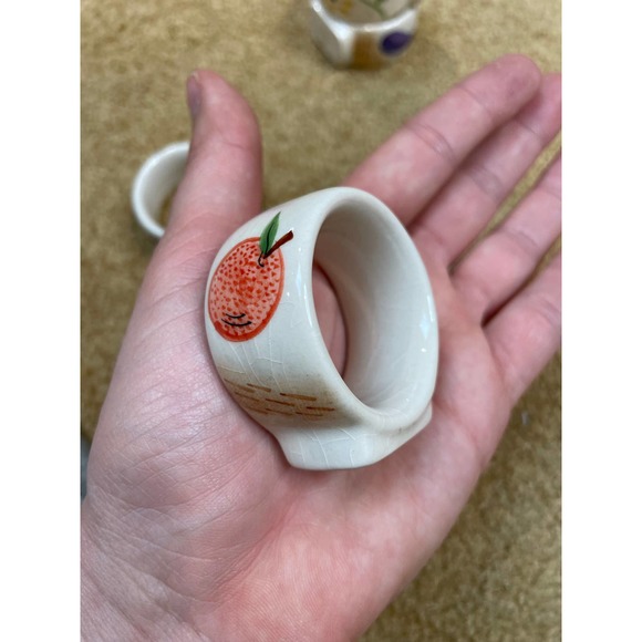 Set of 4 Ceramic Floral Napkin Rings New - Picture 2 of 4